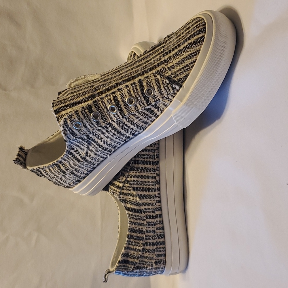 Gypsy Jazz Slip on Sneakers NWOT size 10